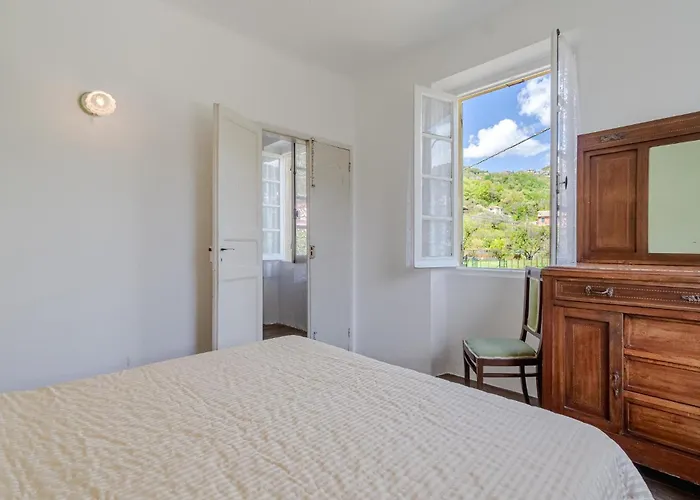Dom wakacyjny 3 Bedroom Amazing In Terrile Uscio