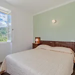 3 Bedroom Pet Friendly In Terrile