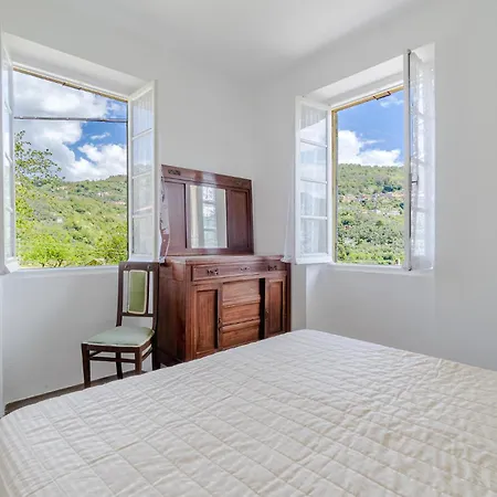 3 Bedroom Pet Friendly In Terrile * Uscio