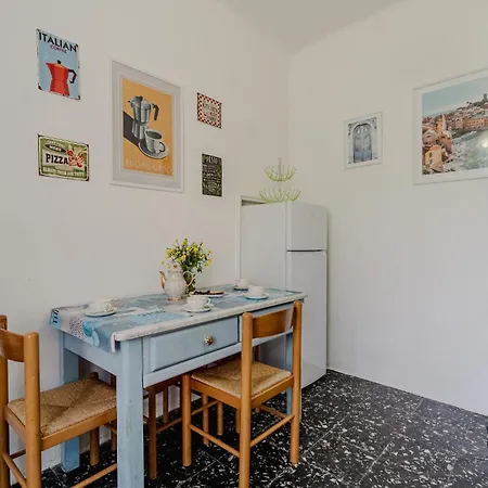 3 Bedroom Pet Friendly In Terrile Holiday home *