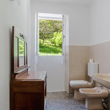 3 Bedroom Pet Friendly In Terrile Holiday home *