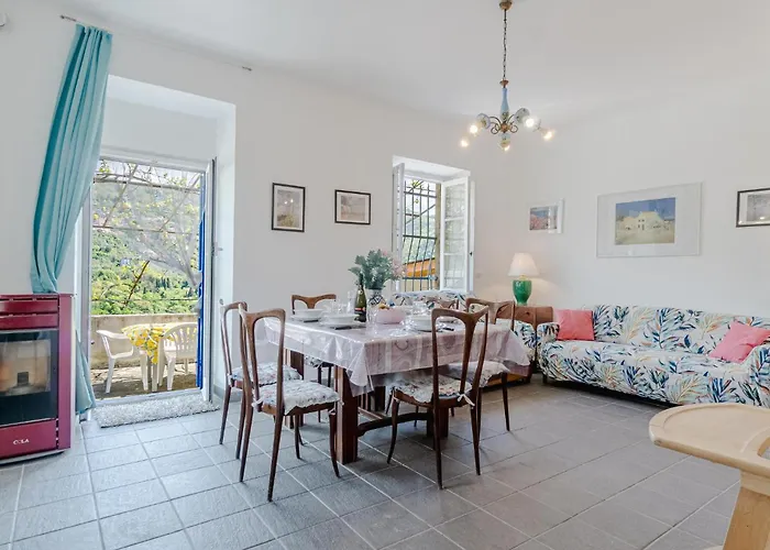 Semesterbostad 3 Bedroom Amazing In Terrile